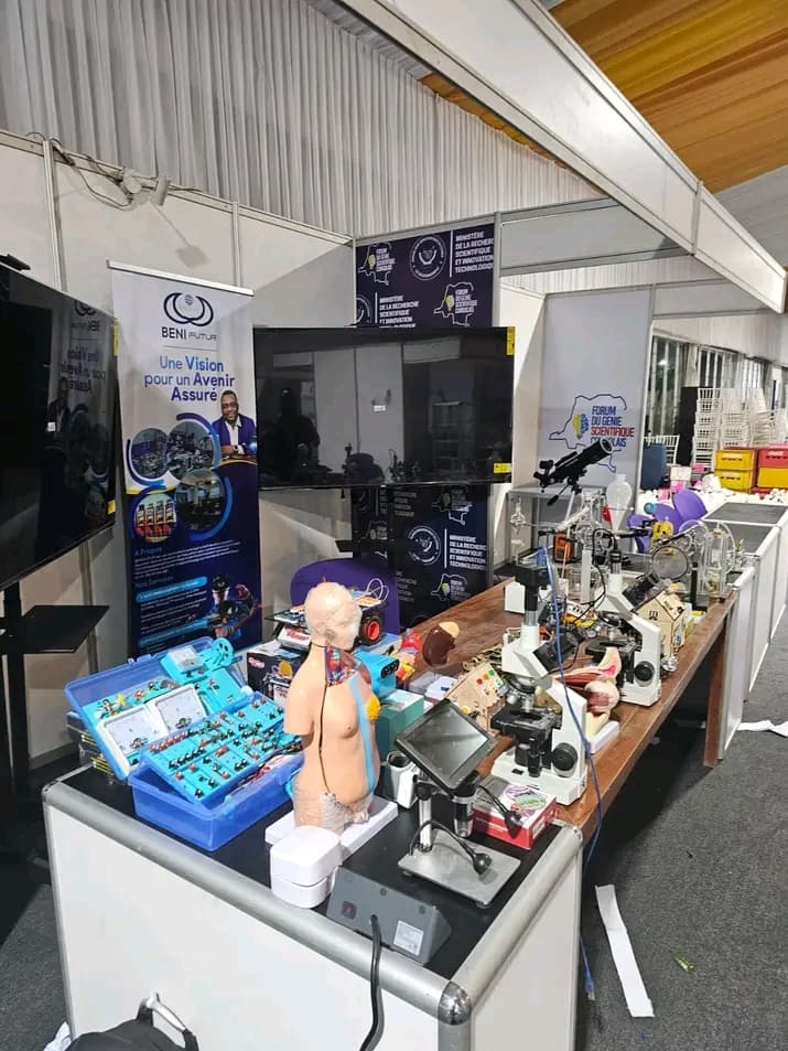 Stand scientifique et technologique de Beni Futur